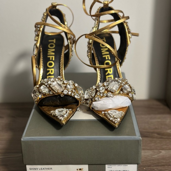 TOMFORD:GOLD-CRYSTAL
MIRROR LEATHER AND CRYSTAL STONES POINTY JEWEL SANDAL - Picture 2 of 6